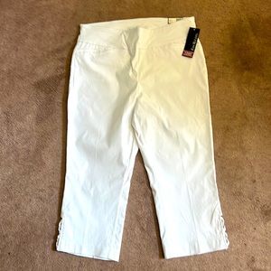Brand New Kim Rogers White Capri Pants